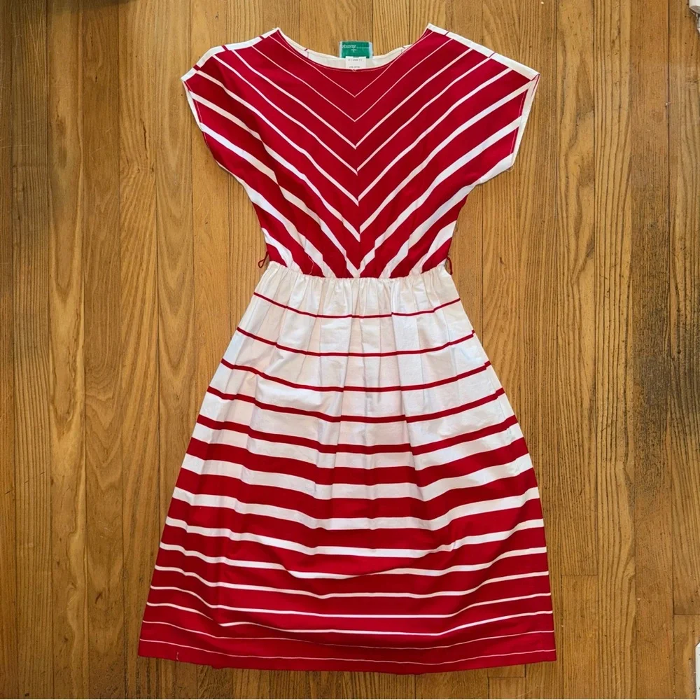 VINTAGE Red and White Striped Dress chevron pattern - Picture 2 of 11
